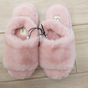Jessica Simpson Girls NWOB Pink Plush Slippers. Size S 11-12
